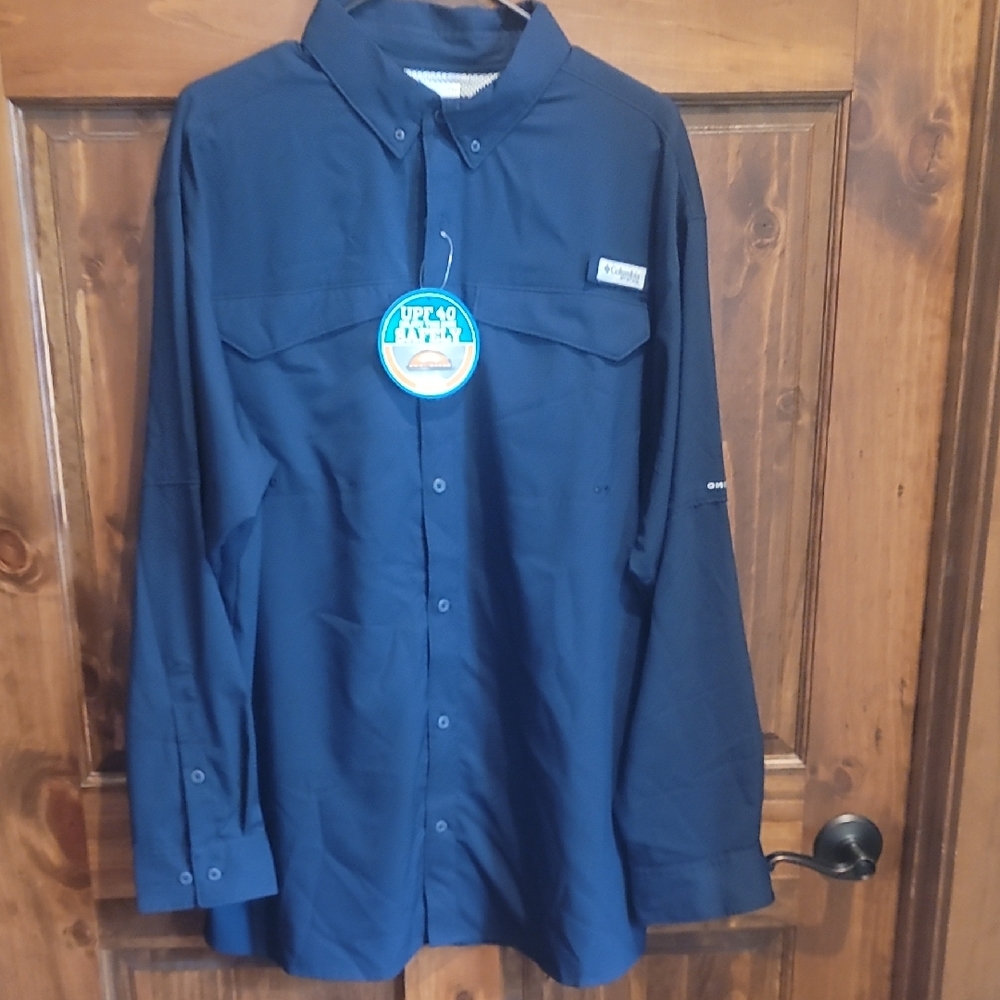 Columbia Men's Dark Blue Casual Button Down Shirt